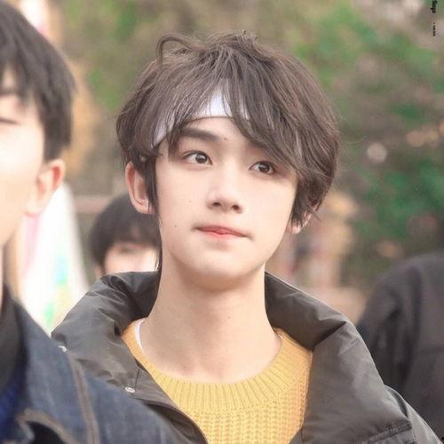 狗仔爆料丁程鑫视频,丁程鑫私密视频曝光，真相揭秘  第1张